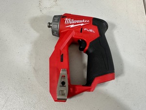 lot 28 image: Milwaukee M12 FUEL 12V Lithium-Ion Brushless Cordless 4-in-1 Installation 38 in. Drill Driver