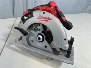 lot 31 image: Milwaukee M18 18V Lithium-Ion Brushless Cordless 7-14 in. Circular Saw