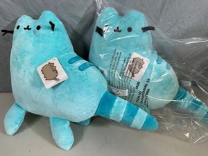 lot 99 image: 2 New Pusheen Cats