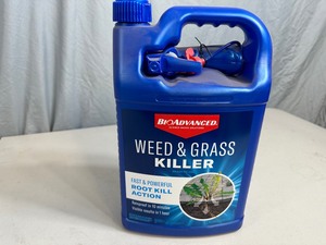 lot 122 image: New Gallon of Weed and Grass Killer Spray