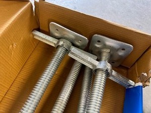 lot 7 image: 4 New Metaltech 24 Inch Scaffold Leveling Jacks