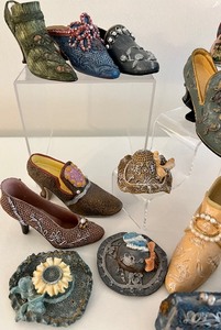 lot 89 image: Decorative Assortment of Collectable Miniature Hats, Shoes and Handbags