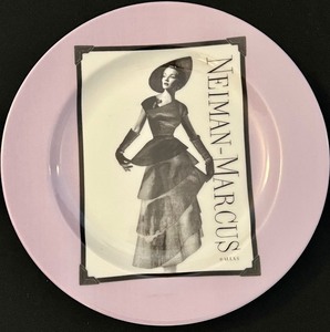 lot 98 image: Retro Style Neiman Marcus 95yr Anniversary Plate set with Pocket Squares