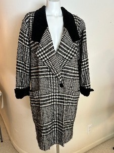 lot 80A image: Vintage Escada Houndstooth Wool Blazer Jacket and Skirt