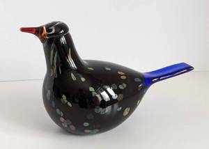 lot 15 image: iittala Glass Bird by Oiva Toikka