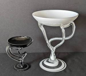 lot 16 image: Pair of Polish Art Glass Bowls