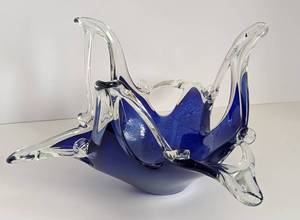 lot 17 image: Amazing Blue Art Glass Bowl