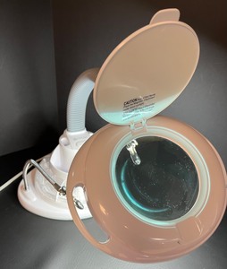 lot 304 image: Ottlite Magnifying Work Light with Goose Neck & Helping Hands