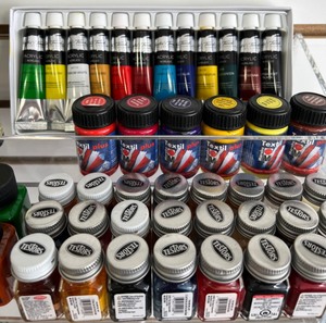 lot 313 image: Sevenwell Acrylic Leather Paint, Easy Marble, Textil Plus, Enamel & More