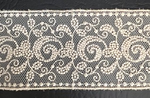 lot 343 image: Antique French Guipure Lace