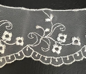 lot 345 image: Antique French Lace - Dainty Ivory
