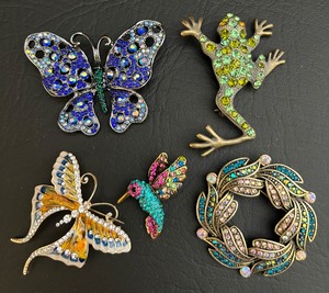 lot 348 image: Good Luck Critters Pins Brooches
