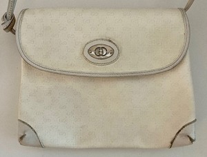 lot 122 image: Vintage Gucci Clutch Handbag