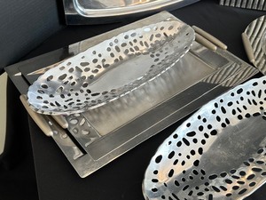 lot 200 image: Variety of Fun Serving Items including Pinnacle - Italy