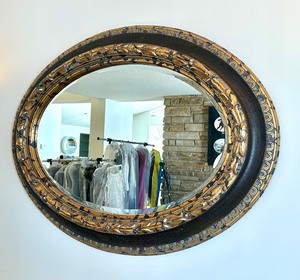 lot 3 image: Gorgeous Decorative Wall Mirror