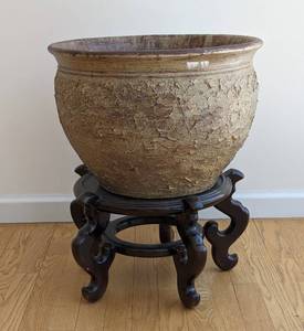 lot 253 image: Decorative Ceramic Planter and Stand