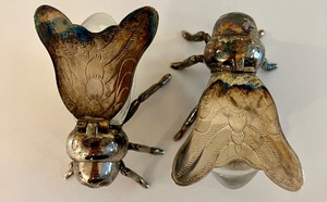 lot 186 image: Vintage Pair of Godinger Honey Bee Salt and Pepper Set