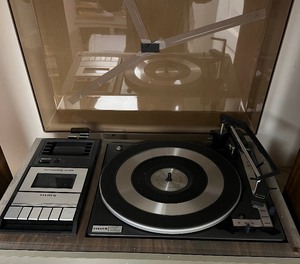 lot 195 image: Retro Fisher Stereo  Cassette Player and Turntable