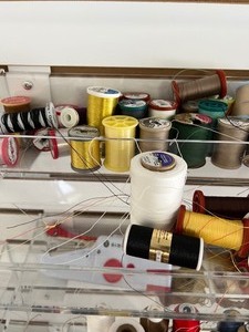 lot 367 image: Assorted Threads & Hand Sewing Machine