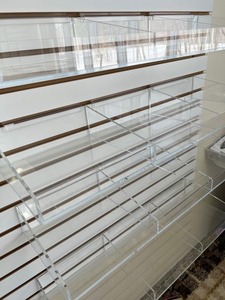 lot 400 image: Plexi Glass Slat Wall Shelves - Three Section - Qty 5