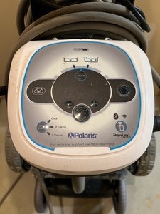 lot 412 image: Polaris 4WD Robotic Pool Vacuum Cleaner with Aqualink