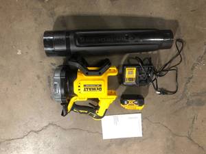 lot 59 image: DEWALT  20V MAX 125 Mph 450 CFM Brushless Cordless Battery Powered Handheld Leaf Blower with (1) 5Ah Battery & Charger Customer returns Review all pictures