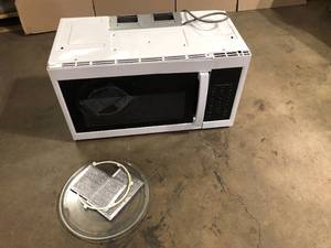 lot 49 image: Vissani  1.7 cu. ft. 1000-Watt Over the Range Microwave in White Customer returns Review all pictures