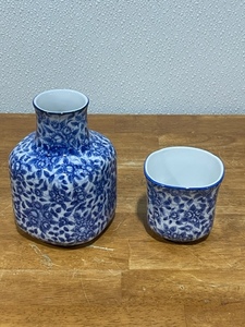 Porcelain Blue Floral Pattern Jar and Cup Set
