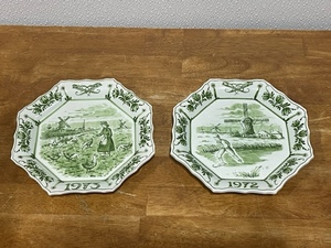 Pair, Zenith Green Delft Hans Brinker - Series 7 Limited Edition Plates