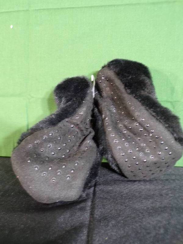 Brand New with Tags Slipper Socks with Grippers SM (57)