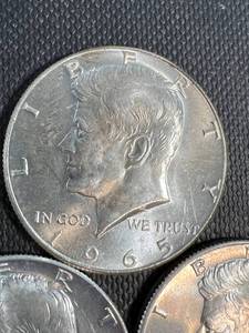GROUP OF 5 US 40% SILVER KENNEDY HALF DOLLARS 1965 X 5