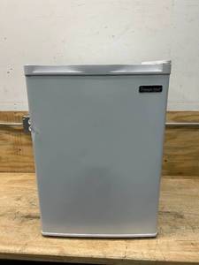 lot 38 image: MAGIC CHEF 2.6 cu. ft. Mini Fridge in White without Freezer