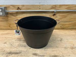 lot 39 image: MODERN FARMHOUSE 14 Washtub Planter