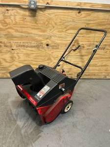 lot 128 image: YARD MACHINES 4.5 HP 21 Snow Blower