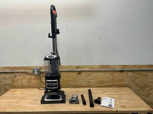 lot 58 image: SHARK Navigator Lift-Away DLX Vacuum Cleaner