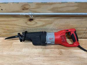 lot 104 image: MILWAUKEE 15 Amp 1-14 in. Stroke Orbital SUPER SAWZALL Reciprocating Saw