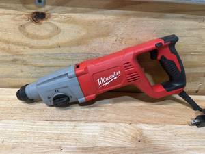 lot 105 image: MILWAUKEE 8 Amp Corded 1 in. SDS D-Handle Rotary Hammer