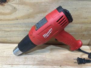 lot 109 image: MILWAUKEE 11.6-Amp 120-Volt Dual Temperature Heat Gun