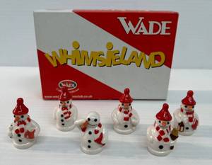 lot 69 image: Wade Whimsieland Snowmen Red Hat NIB