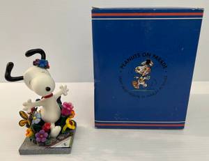 lot 76 image: Westland Giftware Peanuts On Parade Dancing With Flowers  Artist Randi Johnson Collectible NIB