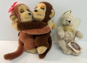 lot 86 image: Vintage Stuffed Animals