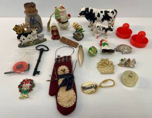 lot 92 image: Group Of Misc. Deco Items Including Vintage Hagen Renaker Fish (Has Chip On Tip )
