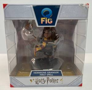 lot 97 image: Harry Potter Q Fig ( Hermione Granger First Spell ) NIB