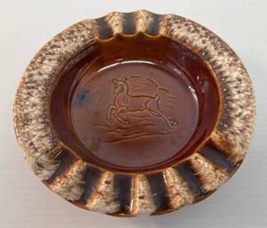 lot 103 image: Vintage Hull USA Pottery Ashtray With Brown Drip Glaze Deer 8