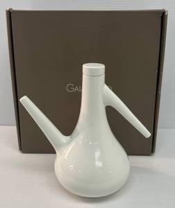 lot 126 image: Gaia & Gino Creamy TeaCoffee Server From Creamy TeaCoffee Collection (VERY RARE) NIB