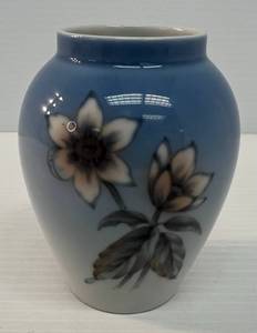 lot 151 image: Vintage Royal Copenhagen 4 Flower Vase