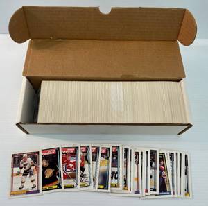 lot 163 image: Box Of 1992 Topps Hockey Cards