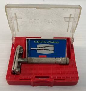 lot 181 image: Vintage Gillette Razor In Plastic Box (Crazing Present On Clear Lid)