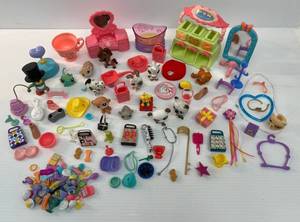 lot 206 image: Group Of Vintage Hasbro Littlest Pet Shop Toys