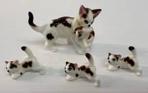 lot 221 image: Bridge Brand Miniature Mama Cat And With Kittens Original Foil Label Made In Japan